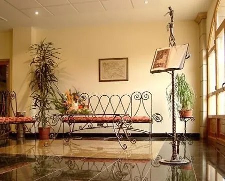 Manrique De Lara Hotel 3*