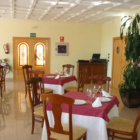 מלון Manrique De Lara 3*