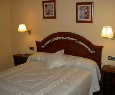 Manrique De Lara Hotel 3*