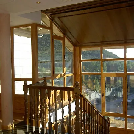 מלון Manrique De Lara 3*