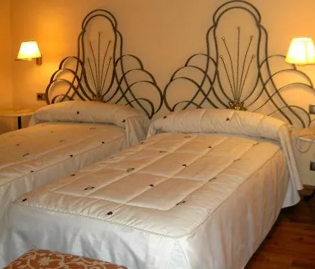 מלון Manrique De Lara